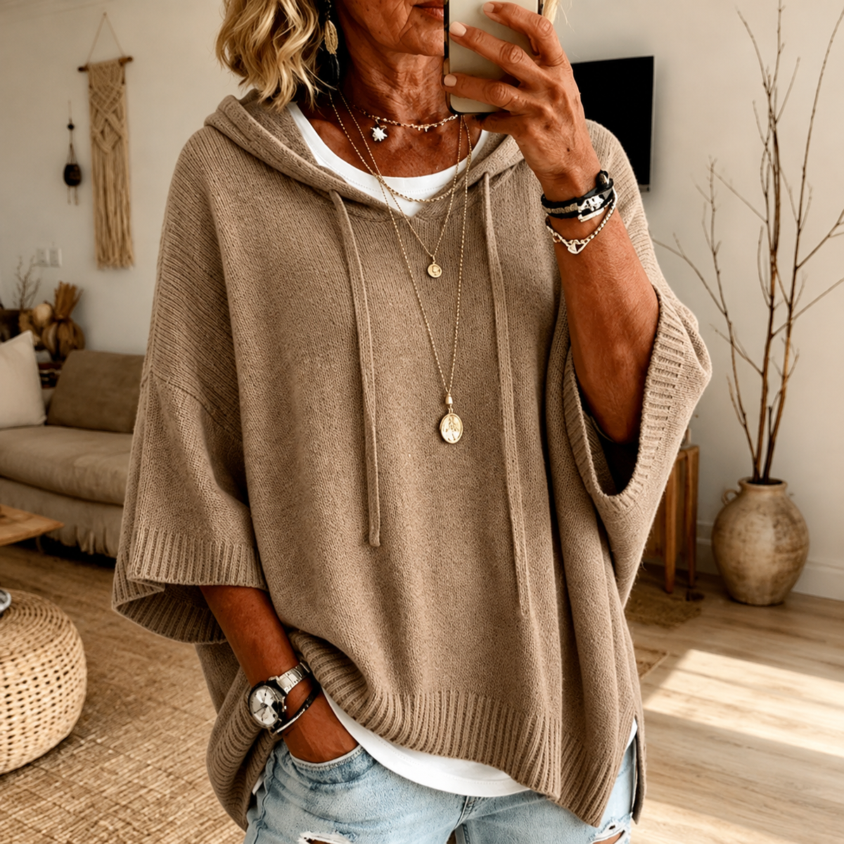 Tamara – Szarobeżowy Sweter Ponczo z Kapturem